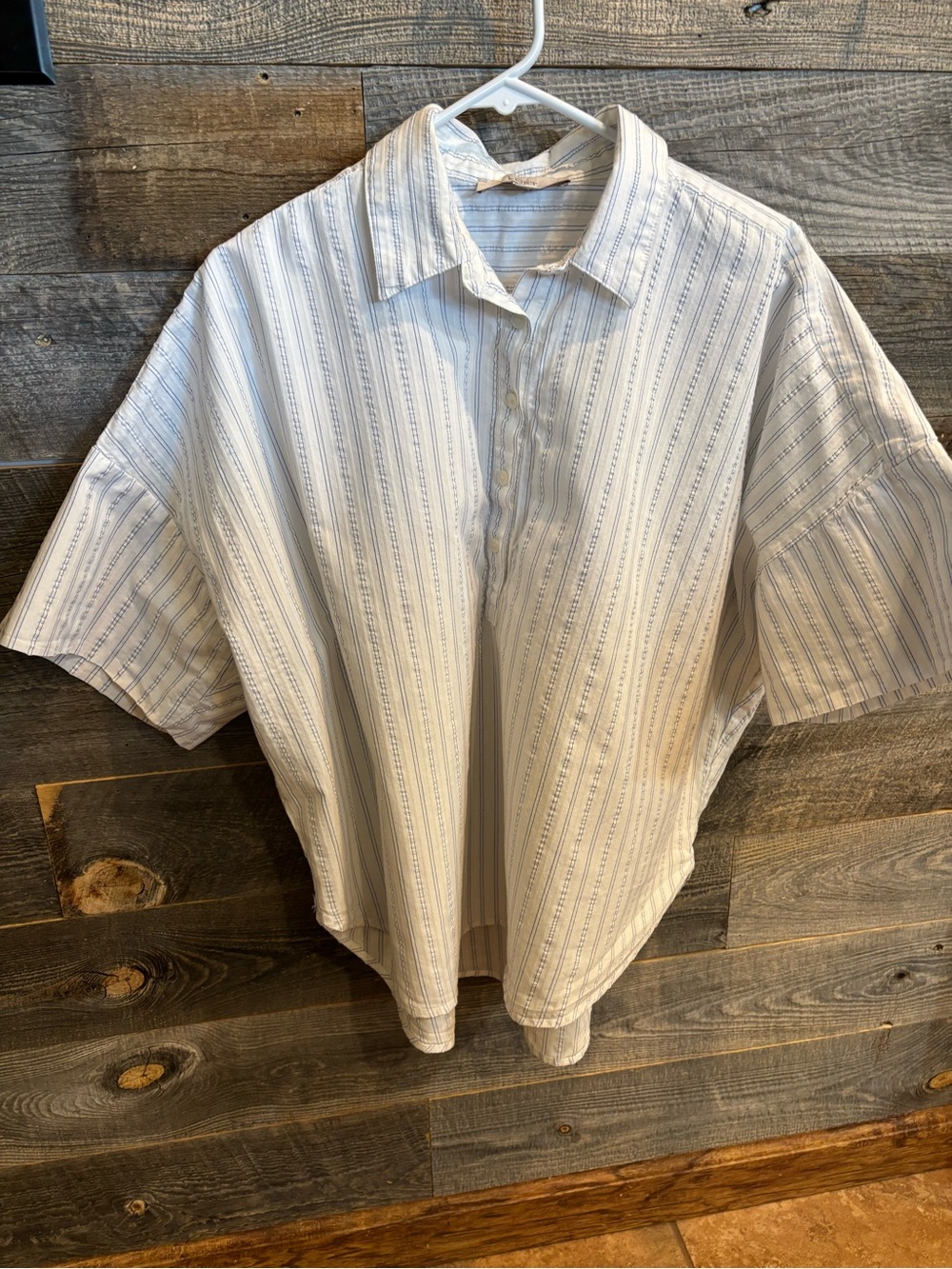 LOFT Women’s Light Blue Stripe Short-Sleeve Shirt